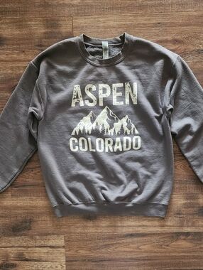 Gildan Heavy Blend Women's Aspen Colorado Crewneck Pullover Sweatshirt Medium M